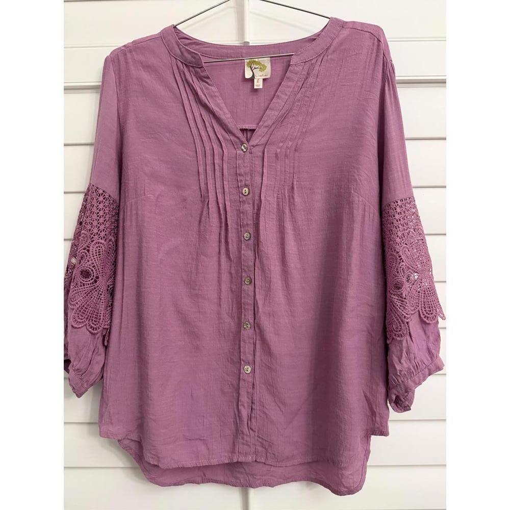 Fig and Flower purple boho button down top & lace sleeve detailing size Large